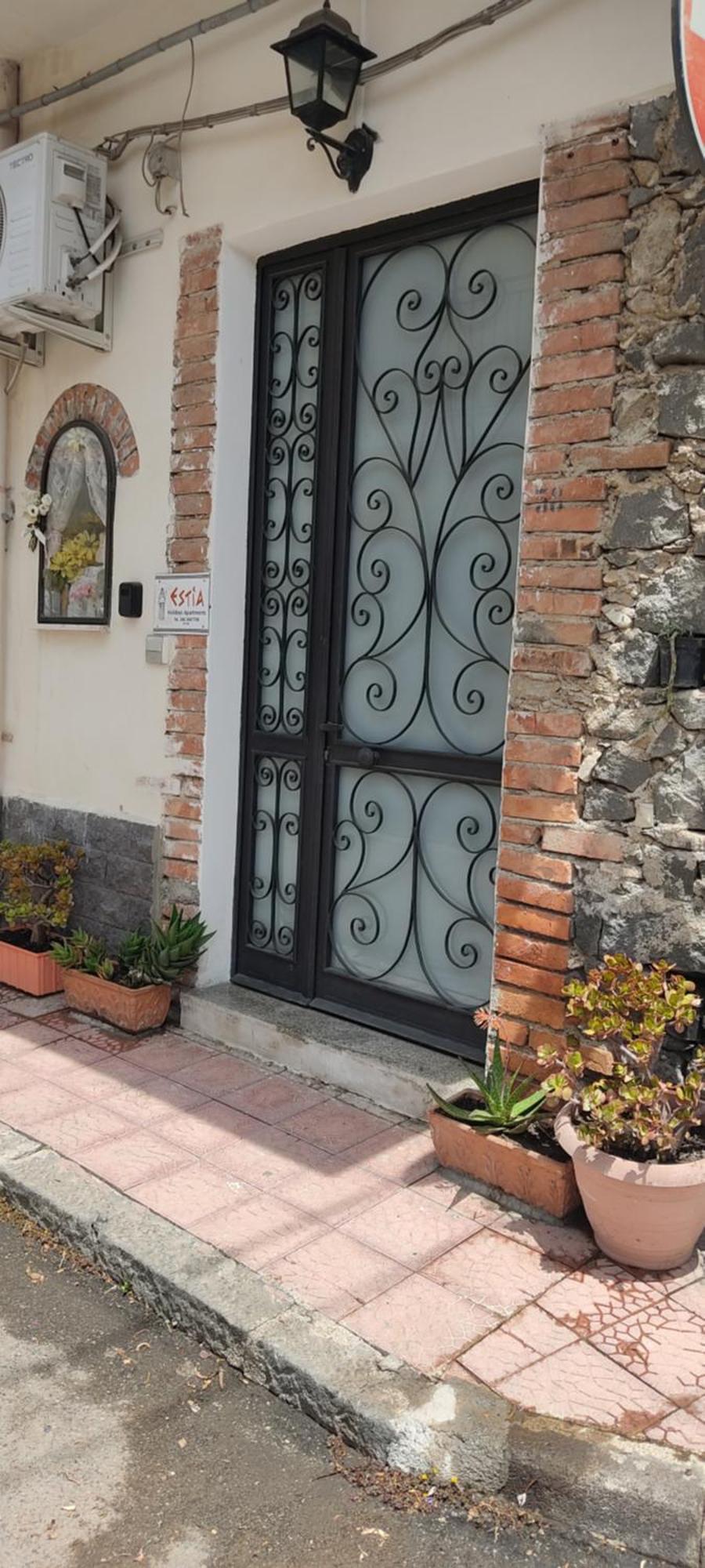 Estia Holidays Apartments - ตาออร์มินา ภายนอก รูปภาพ
